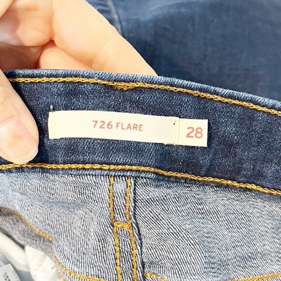 Levi's 726 High Rise Flare Dark Wash Jeans 28 / 6 - Picture 3 of 11